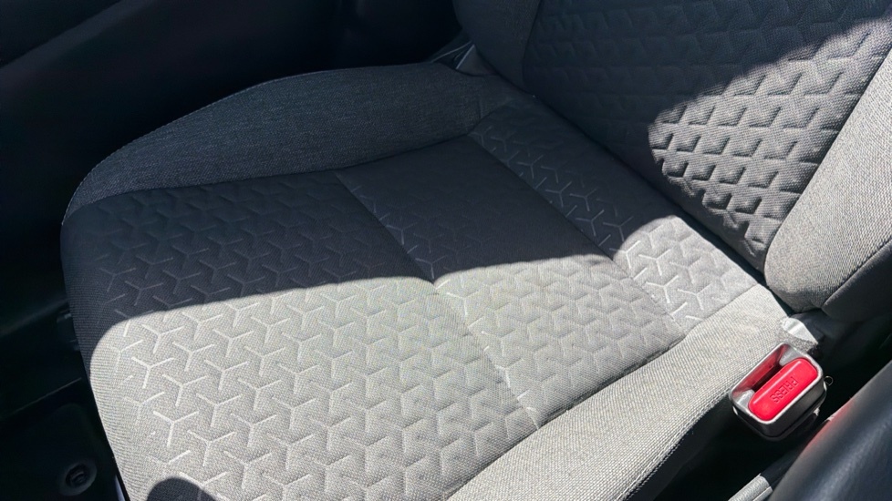 Toyota Yaris Cross Excel White #17
