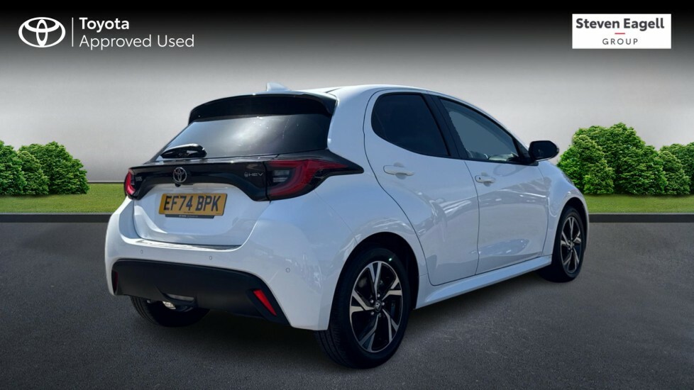 Toyota Yaris 1.5 Vvt-h Design E-cvt Euro 6 Ss White #2