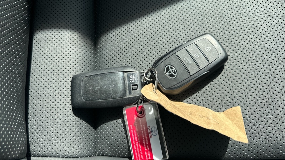 Toyota Prius Saloon 1.5 Cvt 2024 Black #27