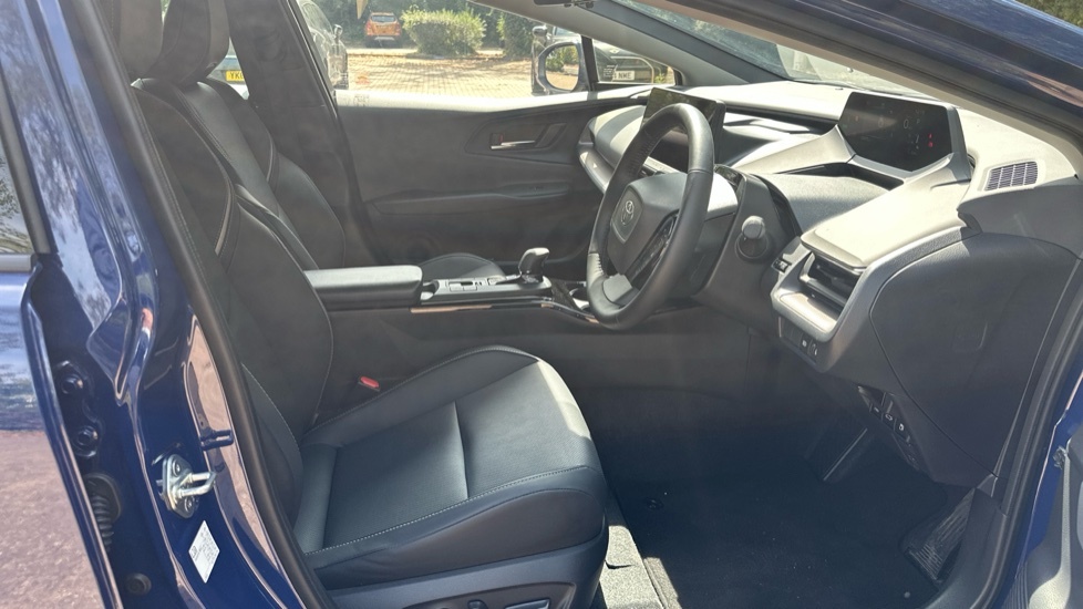 Toyota Prius Saloon 1.5 Cvt 2024 Black #12