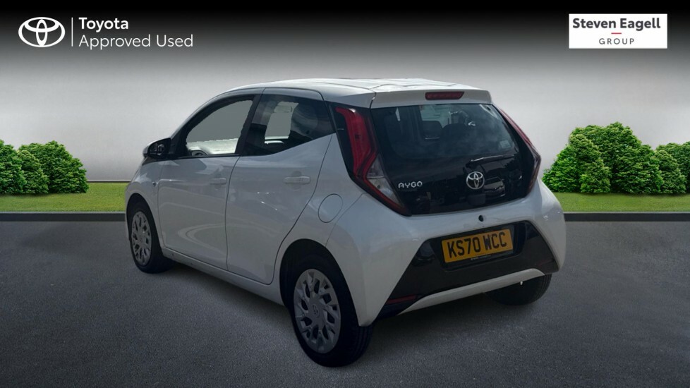 Toyota Aygo 1.0 Vvt-i X-play Hatchback Euro White #4