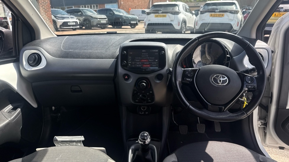 Toyota Aygo 1.0 Vvt-i X-play Hatchback Euro White #6