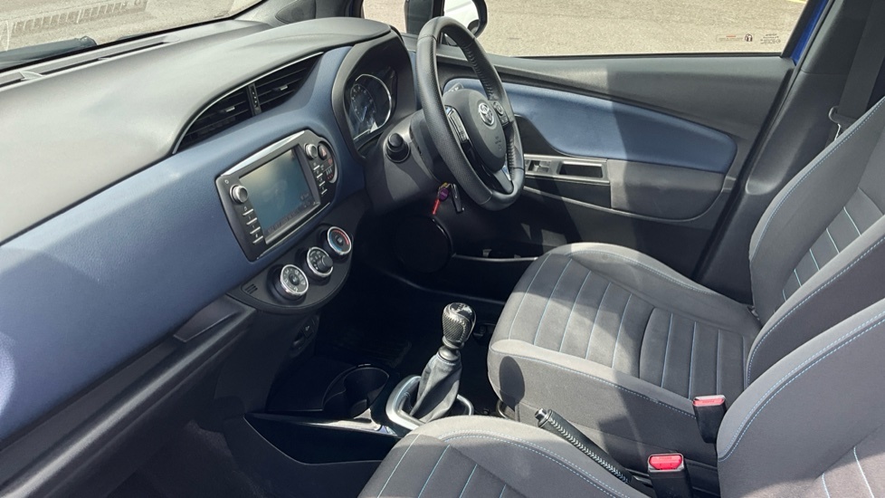 Toyota Yaris 1.5 Vvt-i Blue Bi-tone Euro 6 Blue #5