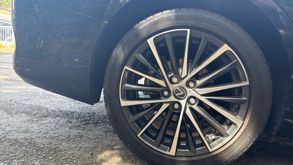 Lexus ES 300H 2.5 F-sport Cvt Takumi Pack Red #24