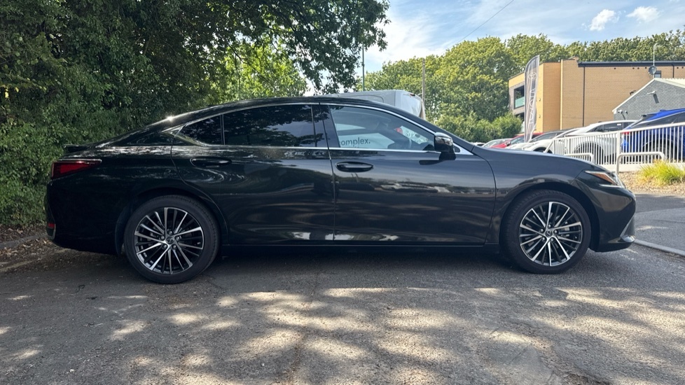 Lexus ES 300H 2.5 F-sport Cvt Takumi Pack Red #23