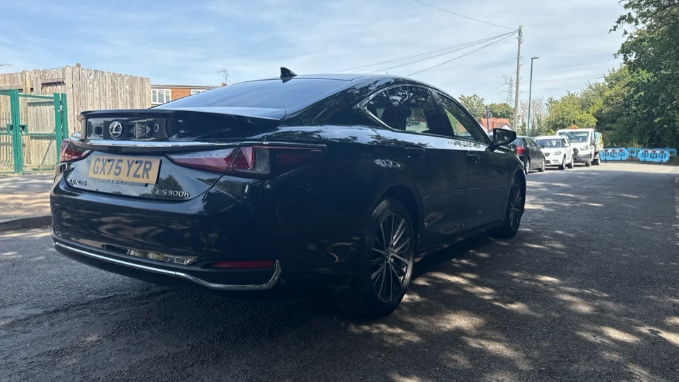 Lexus ES 300H 2.5 F-sport Cvt Takumi Pack Red #26