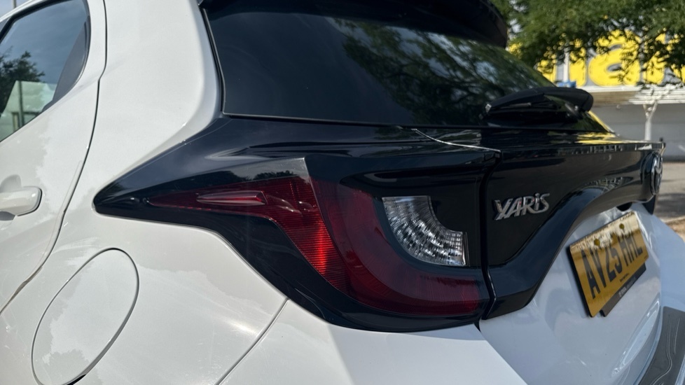 Toyota Yaris 1.5 Vvt-h Design E-cvt Euro 6 Ss White #21