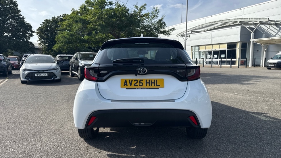 Toyota Yaris 1.5 Vvt-h Design E-cvt Euro 6 Ss White #26
