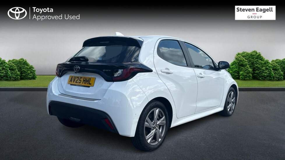 Toyota Yaris 1.5 Vvt-h Icon E-cvt Euro 6 Ss White #2
