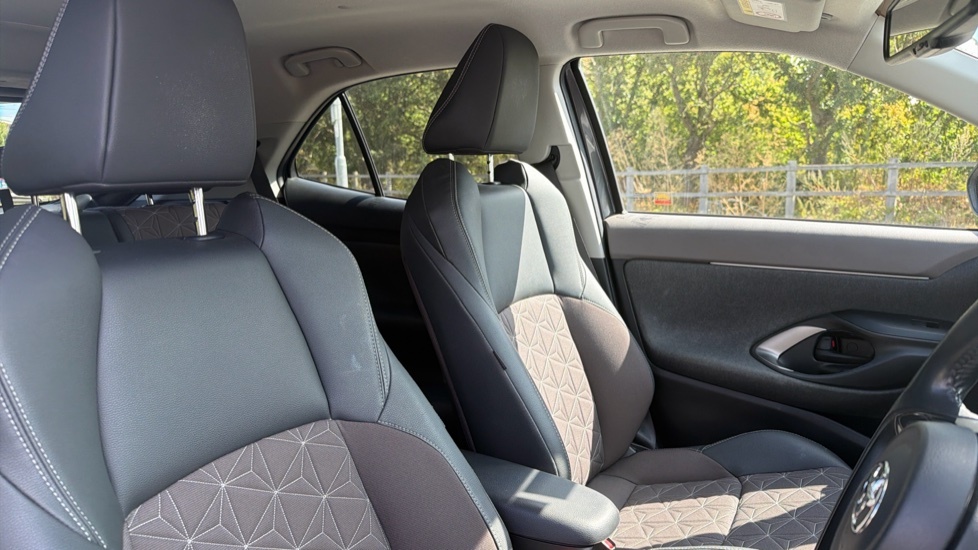 Toyota Yaris Cross Design White #34