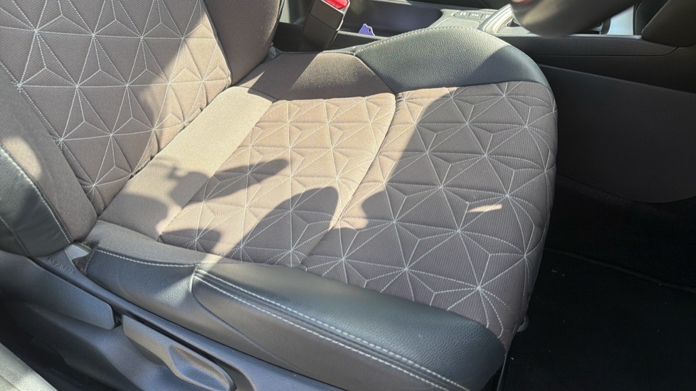 Toyota Yaris Cross Design White #17