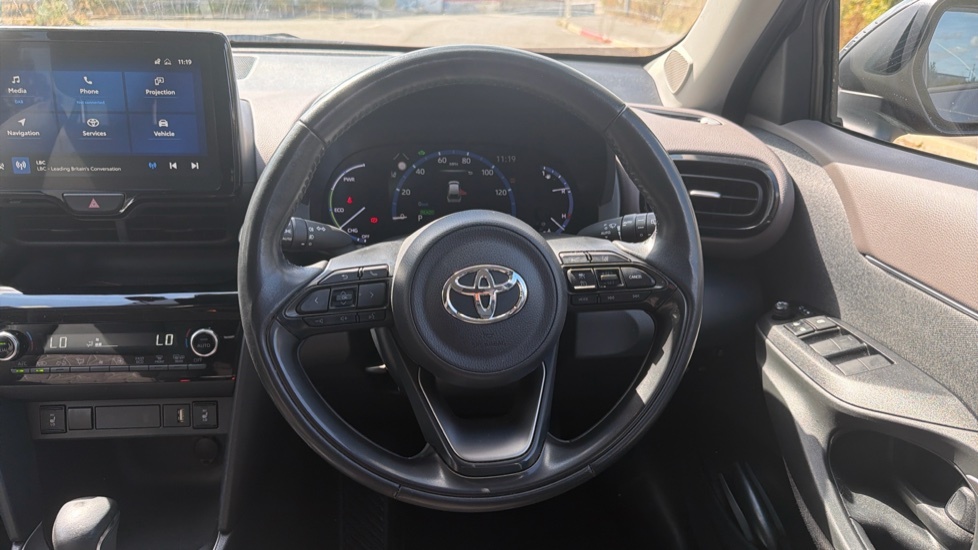 Toyota Yaris Cross Design White #10
