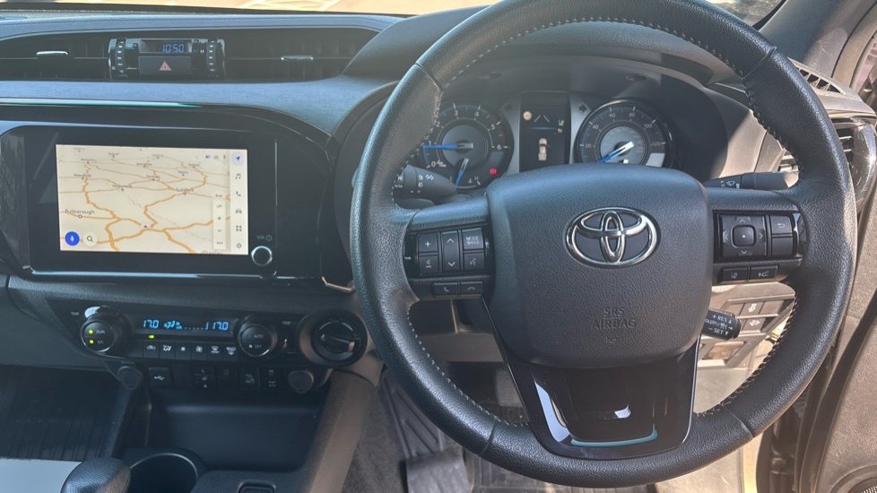 Toyota HILUX Invincible X Dcab Pick Up 2.8 D 48V White #7