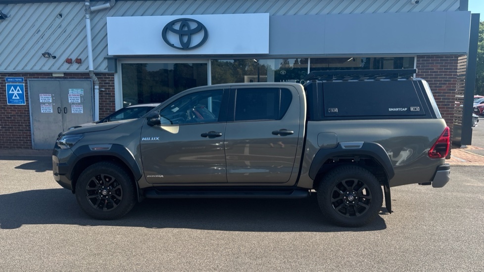 Toyota HILUX Invincible X Dcab Pick Up 2.8 D 48V White #24