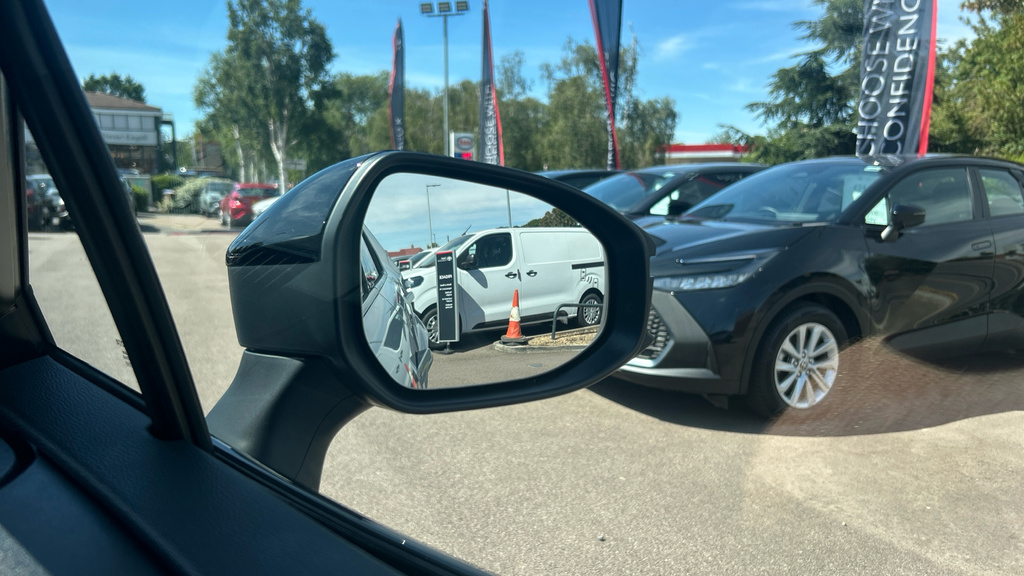 Toyota C-Hr 1.8 Hybrid Design Cvt Red #29