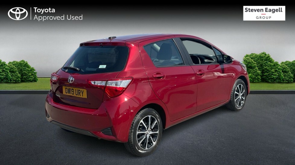 Toyota Yaris 1.5 Vvt-i Icon Tech Euro 6 Red #2