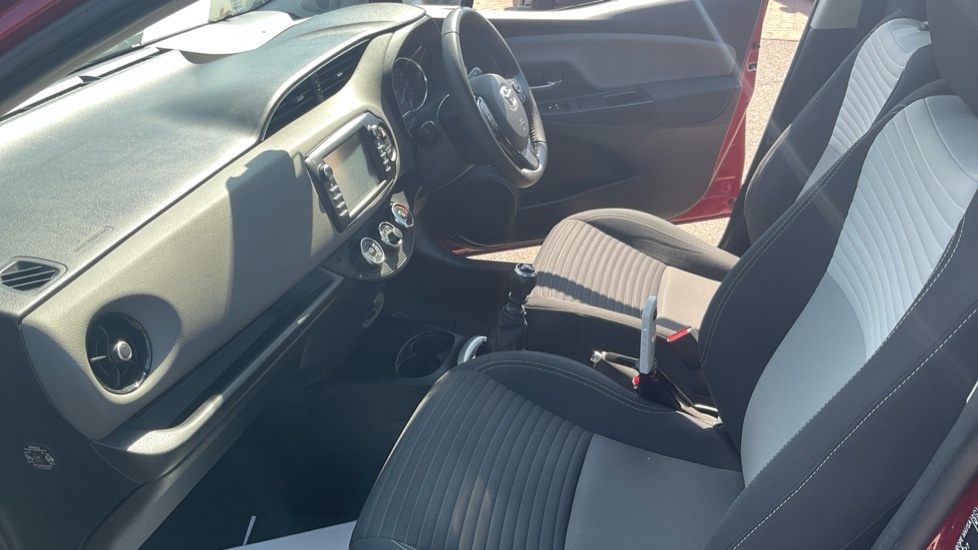 Toyota Yaris 1.5 Vvt-i Icon Tech Euro 6 Red #5