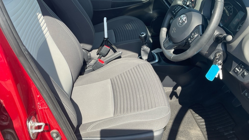 Toyota Yaris 1.5 Vvt-i Icon Tech Euro 6 Grey #17