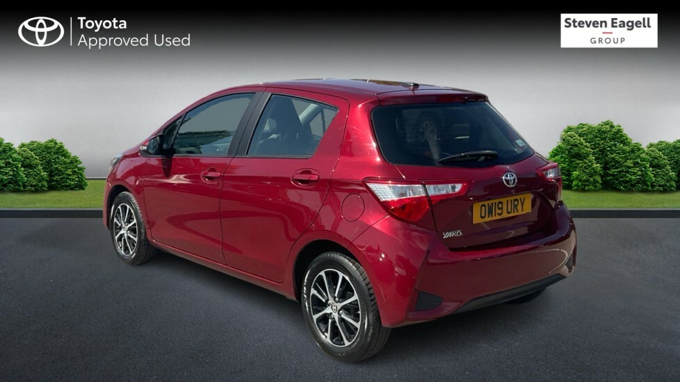 Toyota Yaris 1.5 Vvt-i Icon Tech Euro 6 Red #4