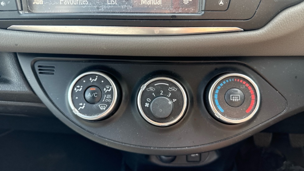 Toyota Yaris 1.33 Dual Vvt-i Design Euro 6 Grey #38