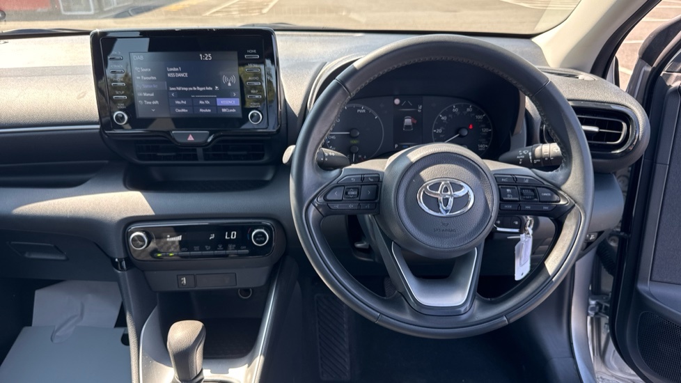 Toyota Yaris 1.5 Vvt-h Icon E-cvt Euro 6 Ss Silver #6