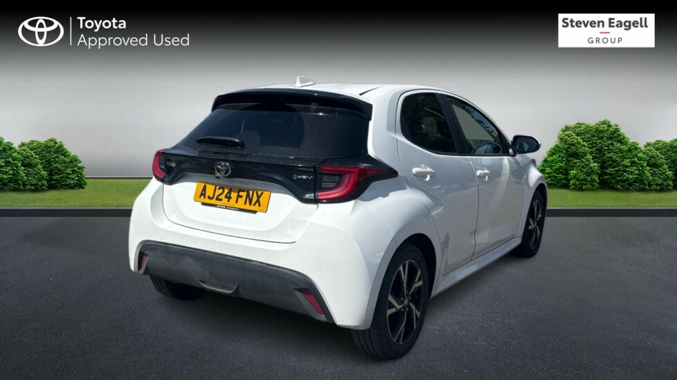 Toyota Yaris 1.5 Vvt-h Design Hatchback Hybrid E-cvt White #2