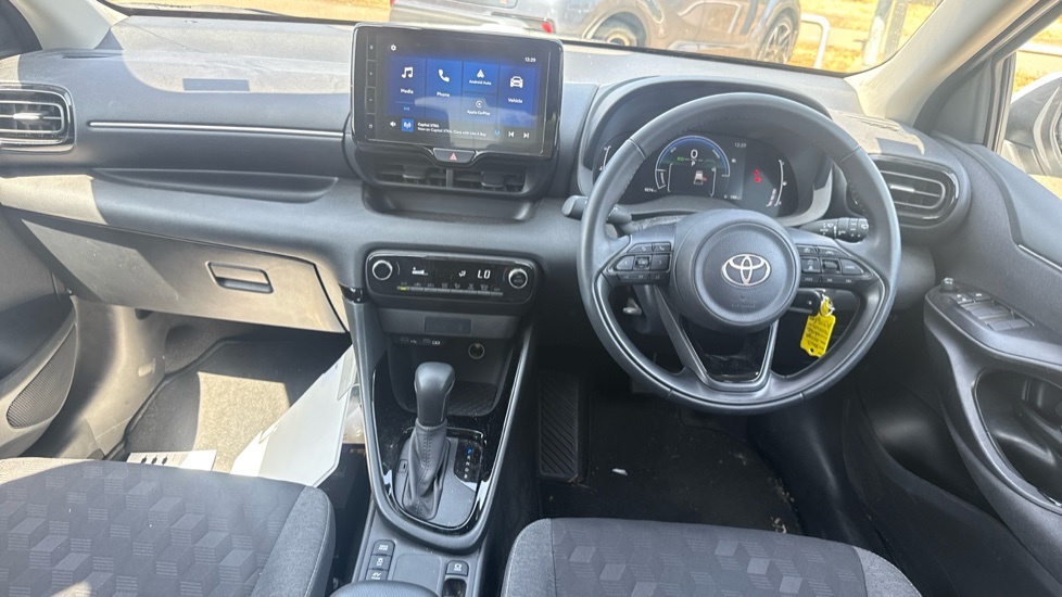 Toyota Yaris 1.5 Vvt-h Design Hatchback Hybrid E-cvt White #6