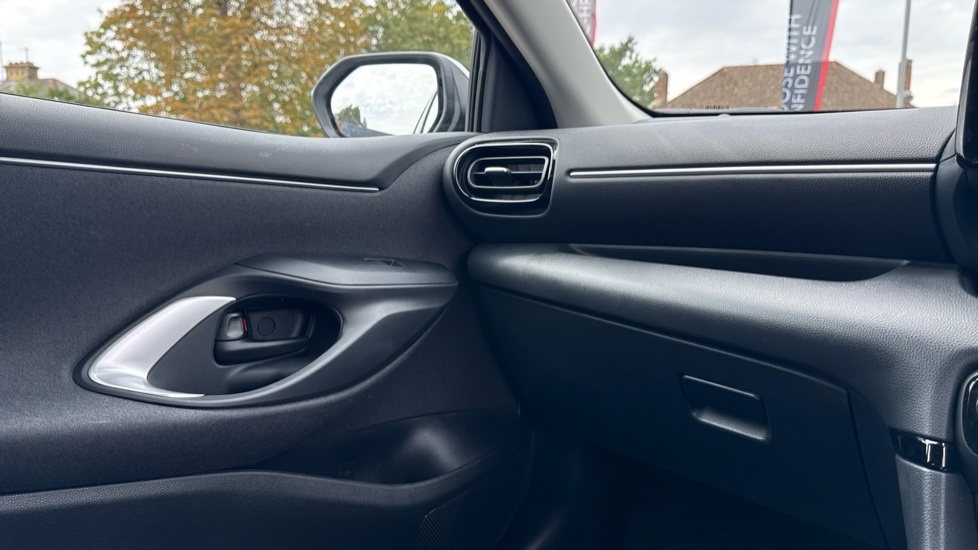 Toyota Yaris 1.5 Hybrid 130 Gr Sport Cvt #33