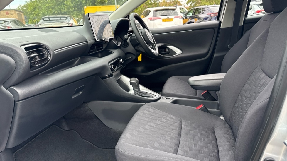 Toyota Yaris 1.5 Vvt-h Icon Hatchback Hybrid E-cvt E Silver #5