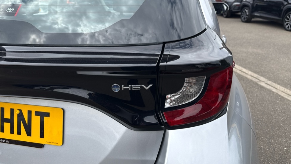 Toyota Yaris 1.5 Hybrid 130 Gr Sport Cvt #21