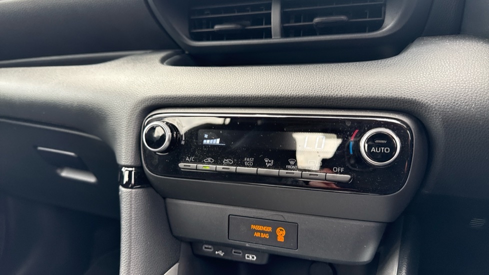 Toyota Yaris 1.5 Hybrid 130 Gr Sport Cvt #38