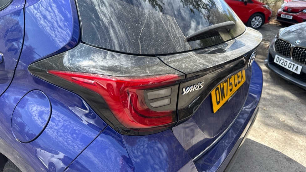 Toyota Yaris 1.5 Hybrid Design Cvt Black #21