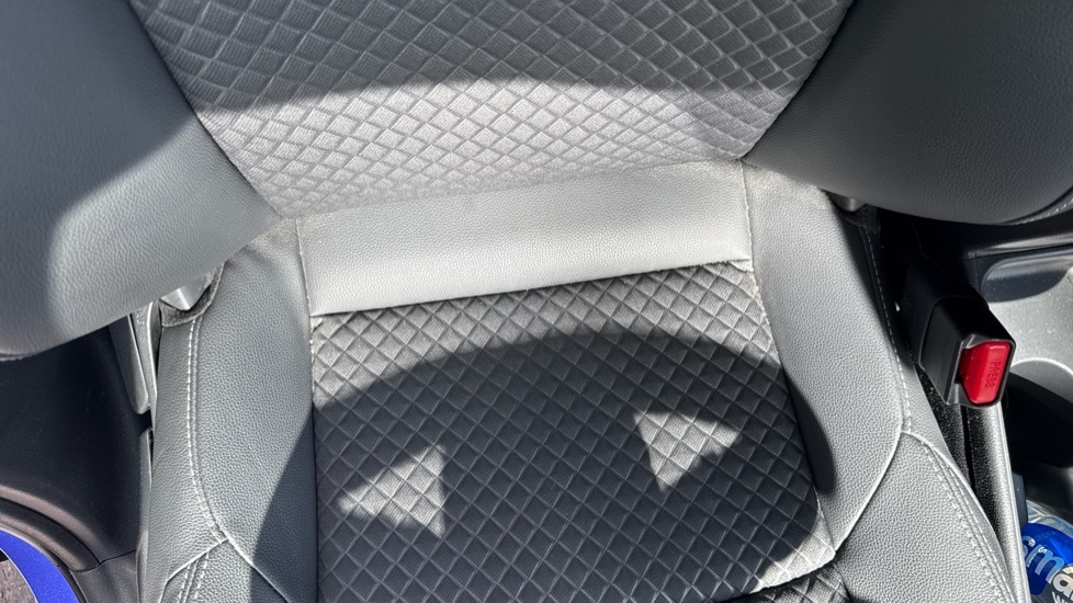 Toyota Yaris 1.5 Hybrid Design Cvt Black #14