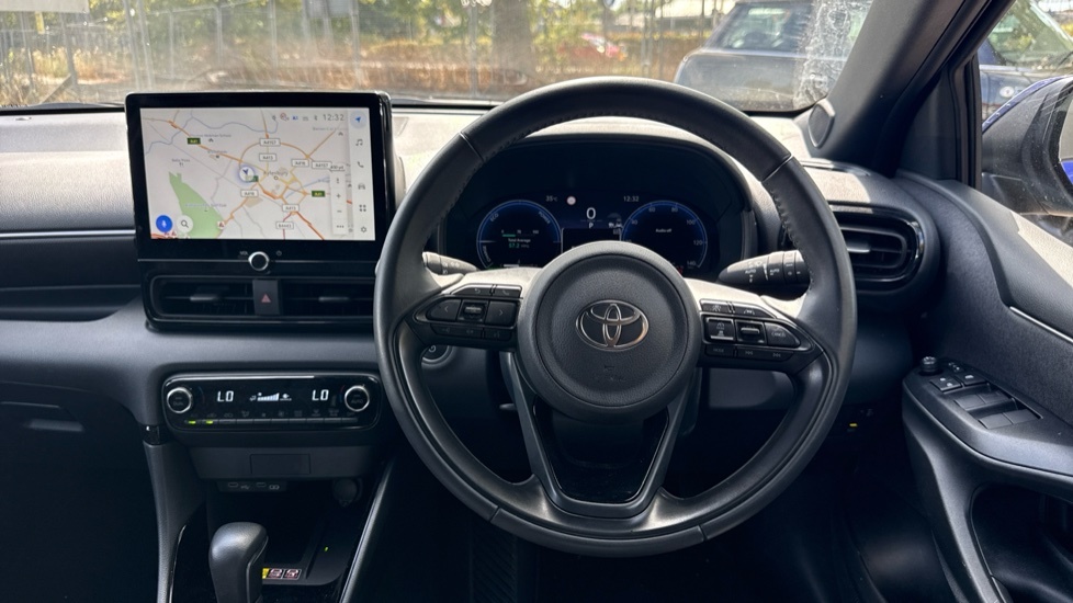 Toyota Yaris 1.5 Hybrid Design Cvt Black #7
