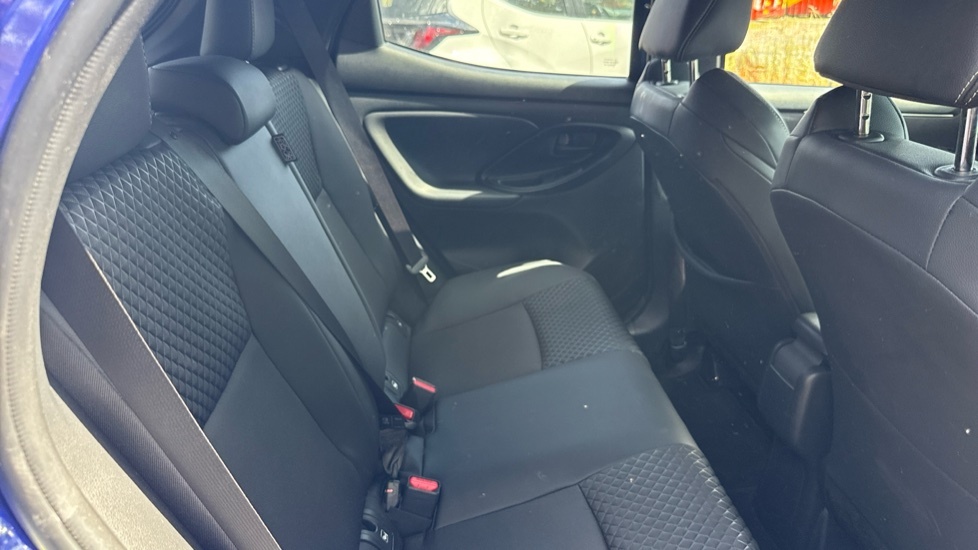 Toyota Yaris 1.5 Hybrid Design Cvt Black #8
