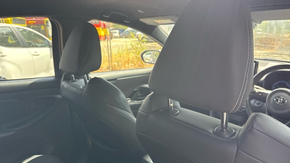 Toyota Yaris 1.5 Hybrid Design Cvt Black #19