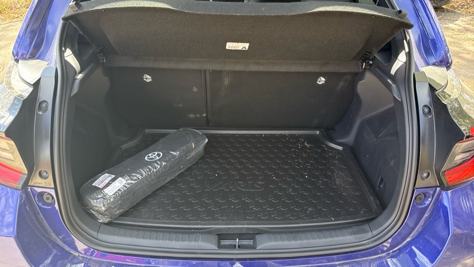 Toyota Yaris 1.5 Hybrid Design Cvt Black #13