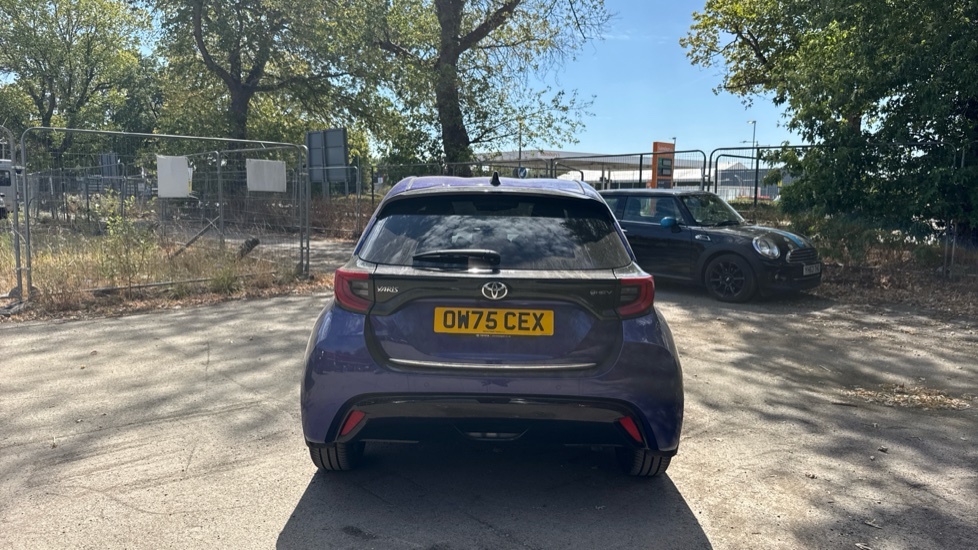 Toyota Yaris 1.5 Hybrid Design Cvt Black #26