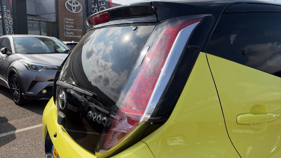 Toyota Aygo 1.0 Vvt-i X-play Euro 6 Red #21