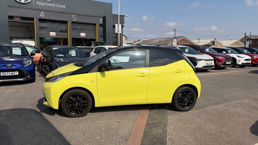 Toyota Aygo 1.0 Vvt-i X-play Euro 6 Red #24