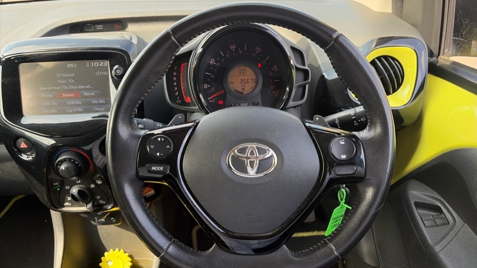 Toyota Aygo 1.0 Vvt-i X-play Euro 6 Red #10