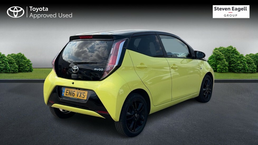 Toyota Aygo 1.0 Vvt-i X-cite 3 Yellow Bi-tone X-shift Euro 6 5 Yellow #2