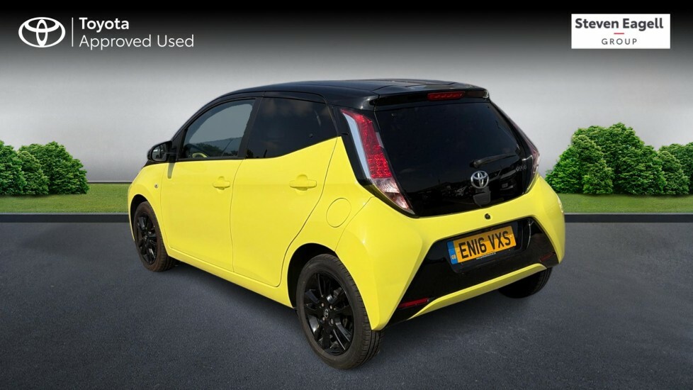 Toyota Aygo 1.0 Vvt-i X-cite 3 Yellow Bi-tone X-shift Euro 6 5 Yellow #4