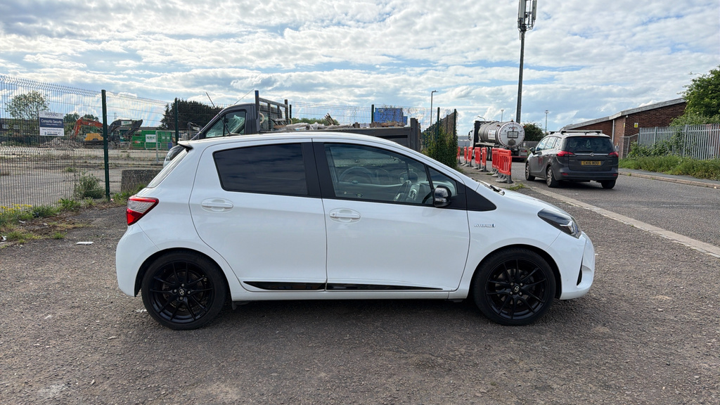 Toyota Yaris 1.5 Hybrid Y20 Cvt Bi-tone #23