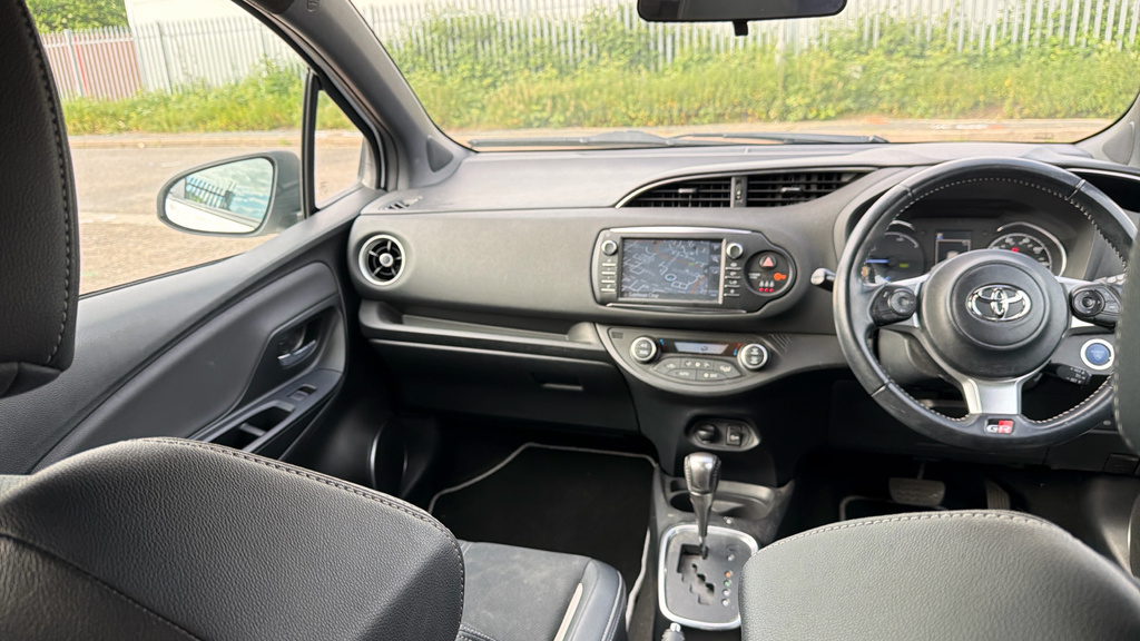 Toyota Yaris 1.5 Vvt-h Gr Sport E-cvt Euro 6 Ss White #6