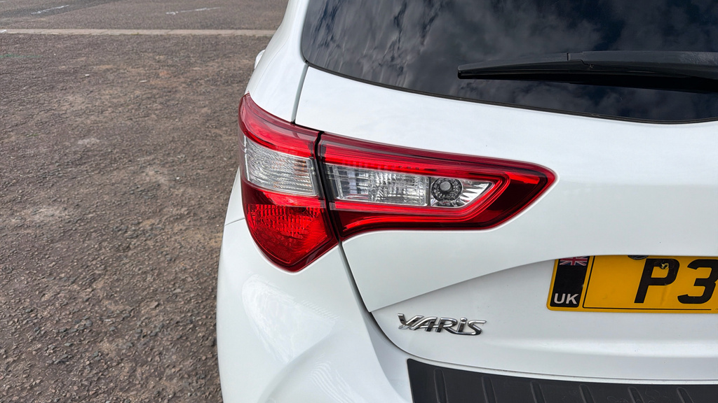 Toyota Yaris 1.5 Hybrid Y20 Cvt Bi-tone #21