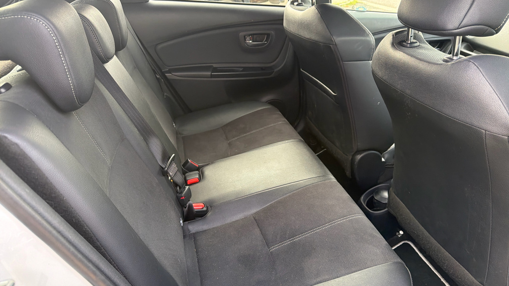 Toyota Yaris 1.5 Hybrid Y20 Cvt Bi-tone #8