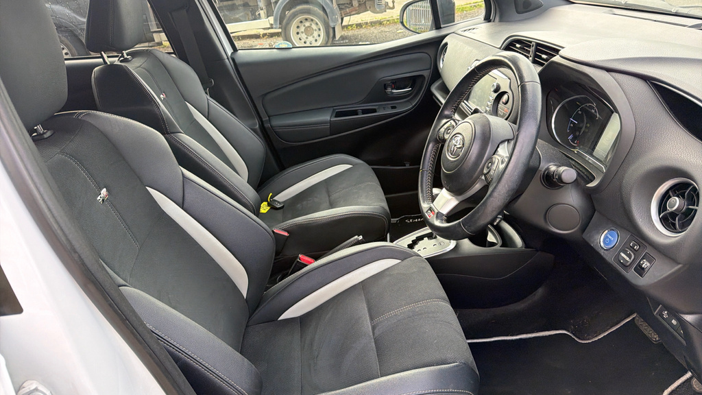 Toyota Yaris 1.5 Hybrid Y20 Cvt Bi-tone #12