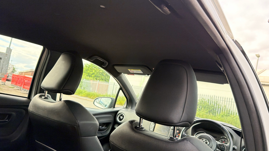 Toyota Yaris 1.5 Hybrid Y20 Cvt Bi-tone #19