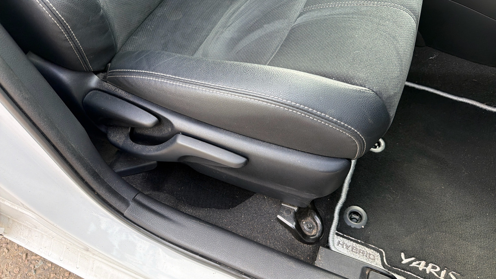 Toyota Yaris 1.5 Hybrid Y20 Cvt Bi-tone #17